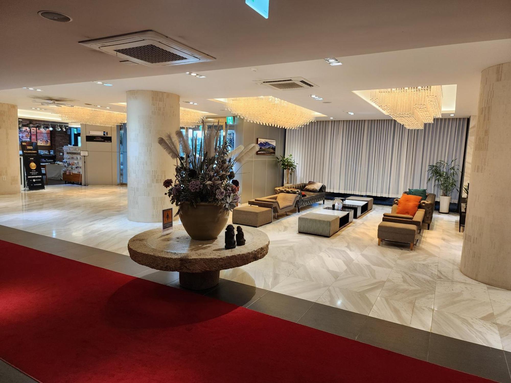 Ramada By Wyndham Jeju Hamdeok Hotel Exterior photo