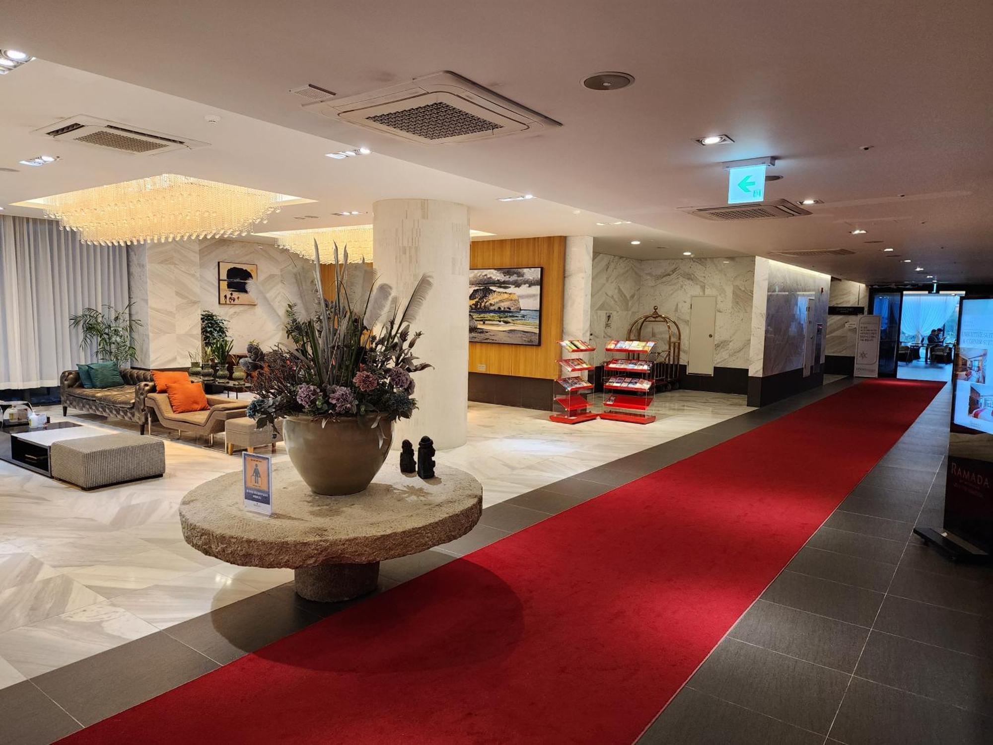 Ramada By Wyndham Jeju Hamdeok Hotel Exterior photo