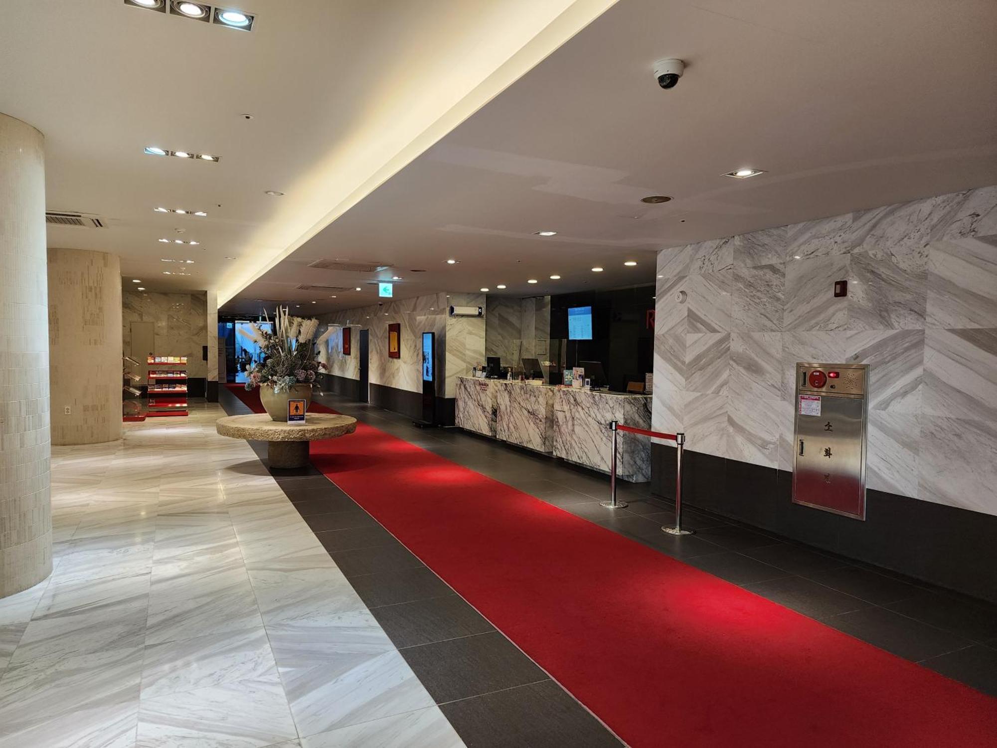 Ramada By Wyndham Jeju Hamdeok Hotel Exterior photo