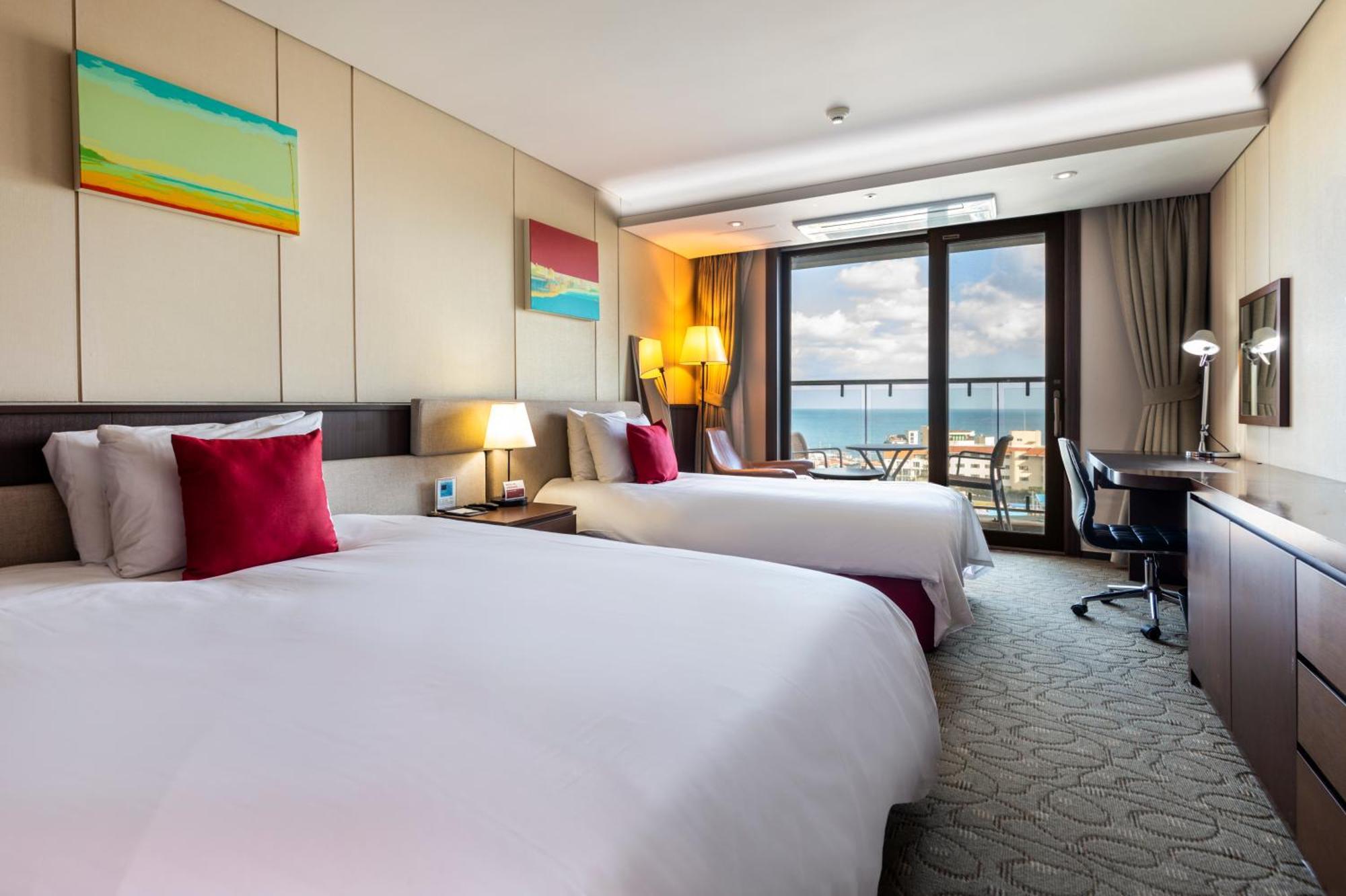 Ramada By Wyndham Jeju Hamdeok Hotel Exterior photo