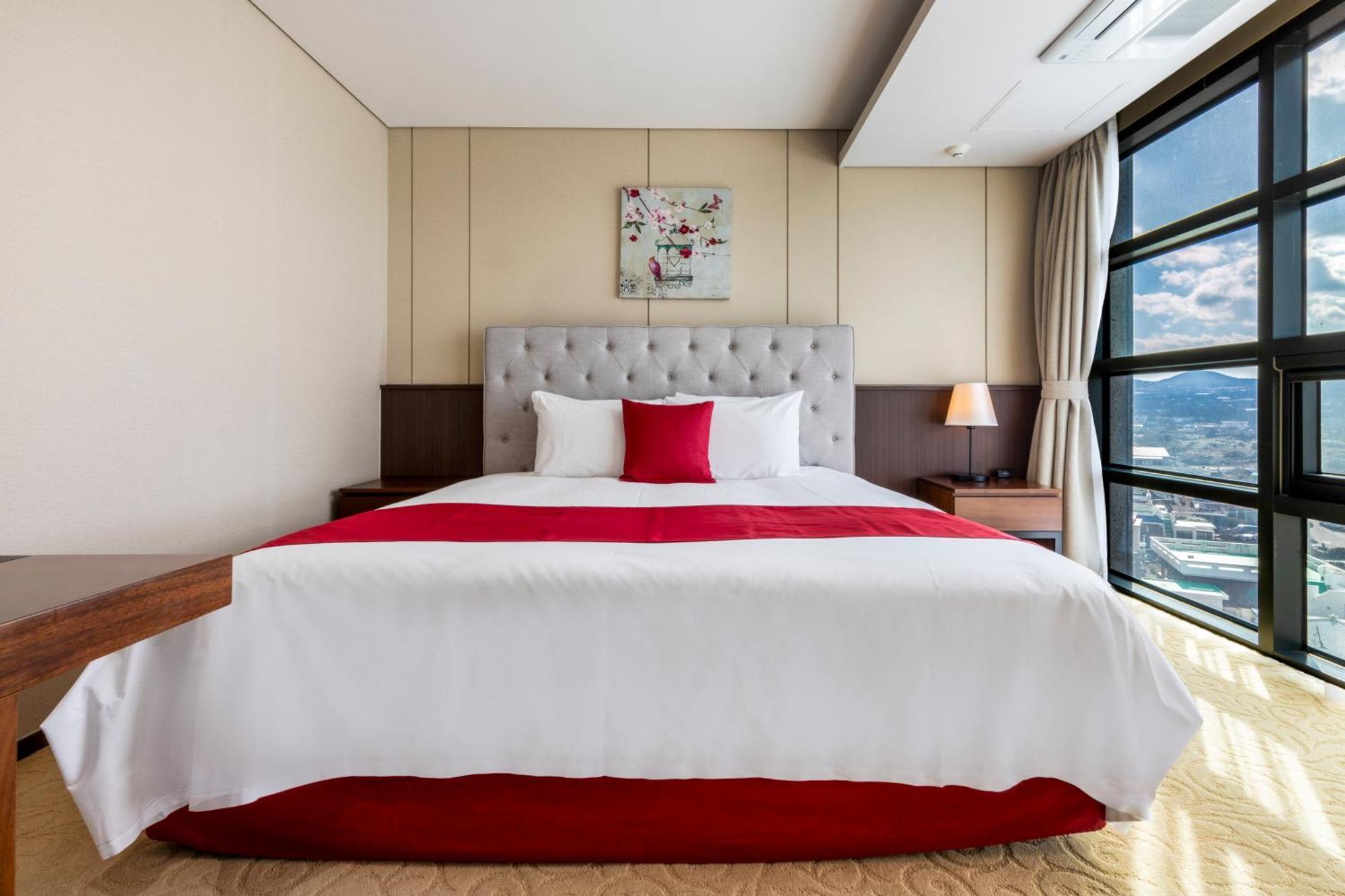 Ramada By Wyndham Jeju Hamdeok Hotel Exterior photo