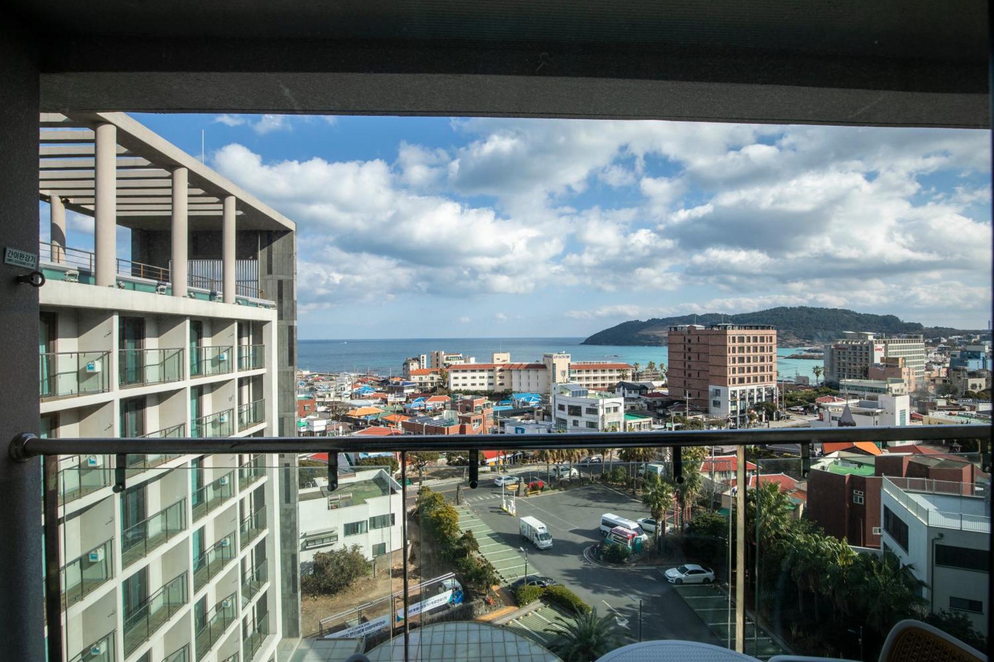 Ramada By Wyndham Jeju Hamdeok Hotel Exterior photo