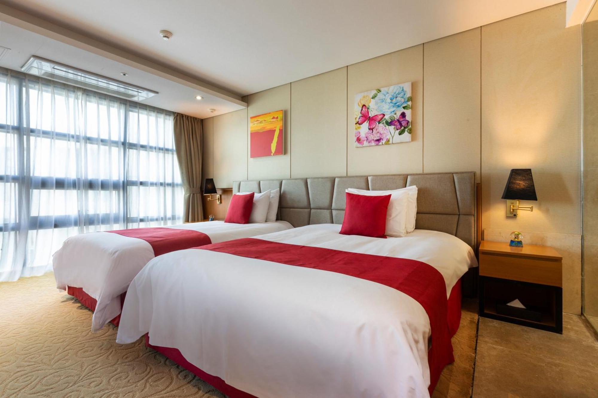 Ramada By Wyndham Jeju Hamdeok Hotel Exterior photo