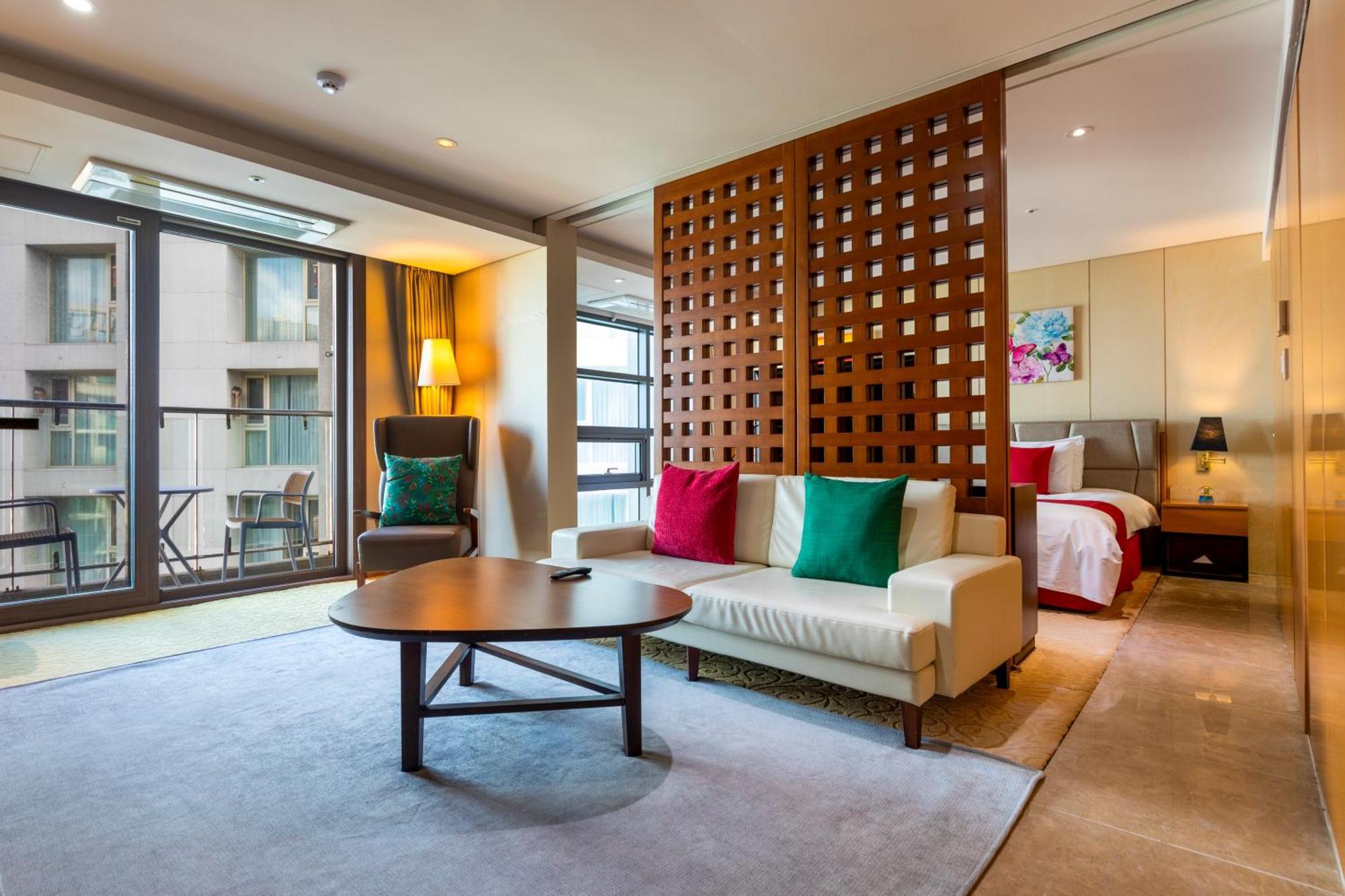 Ramada By Wyndham Jeju Hamdeok Hotel Exterior photo