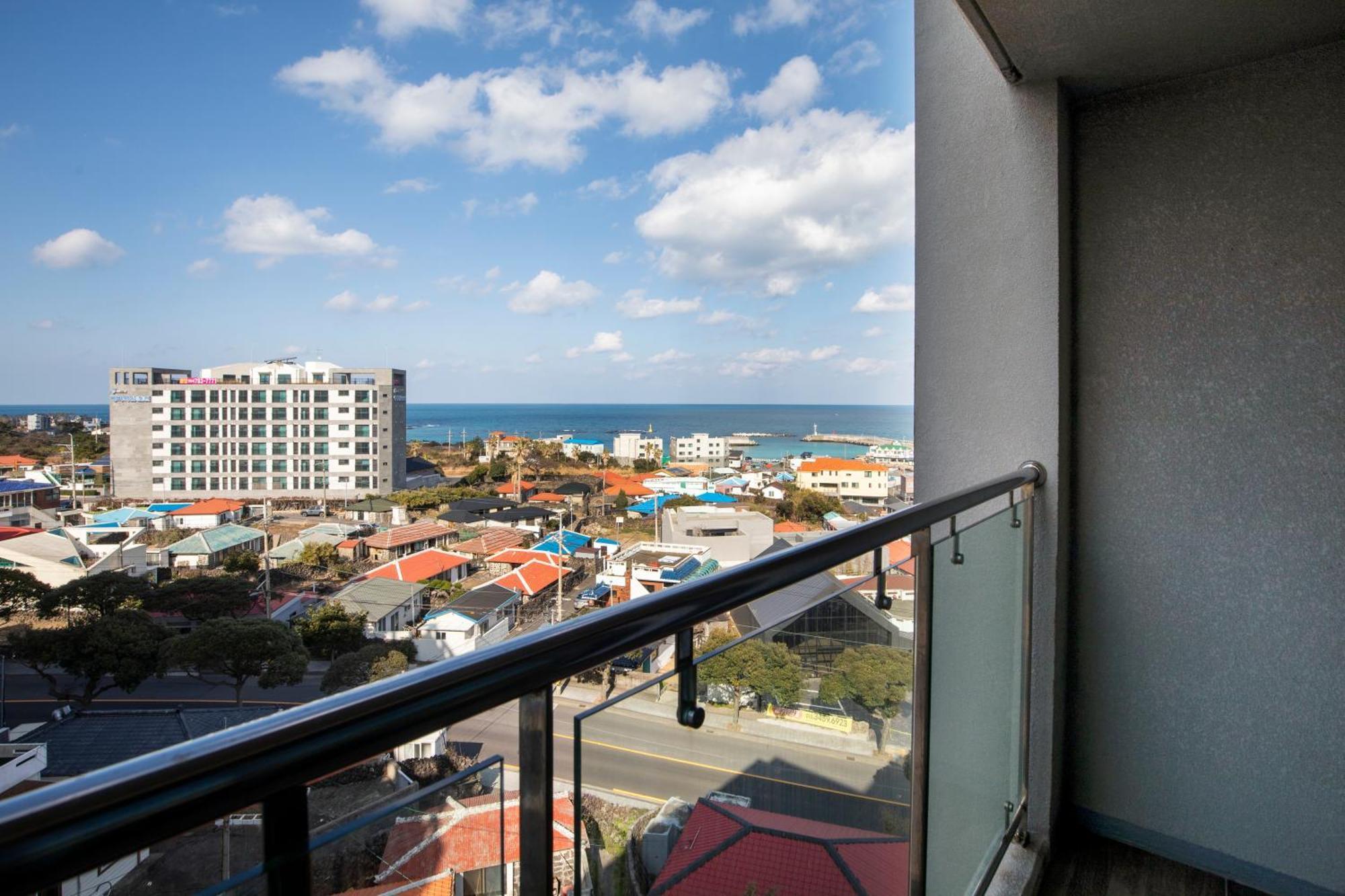 Ramada By Wyndham Jeju Hamdeok Hotel Exterior photo