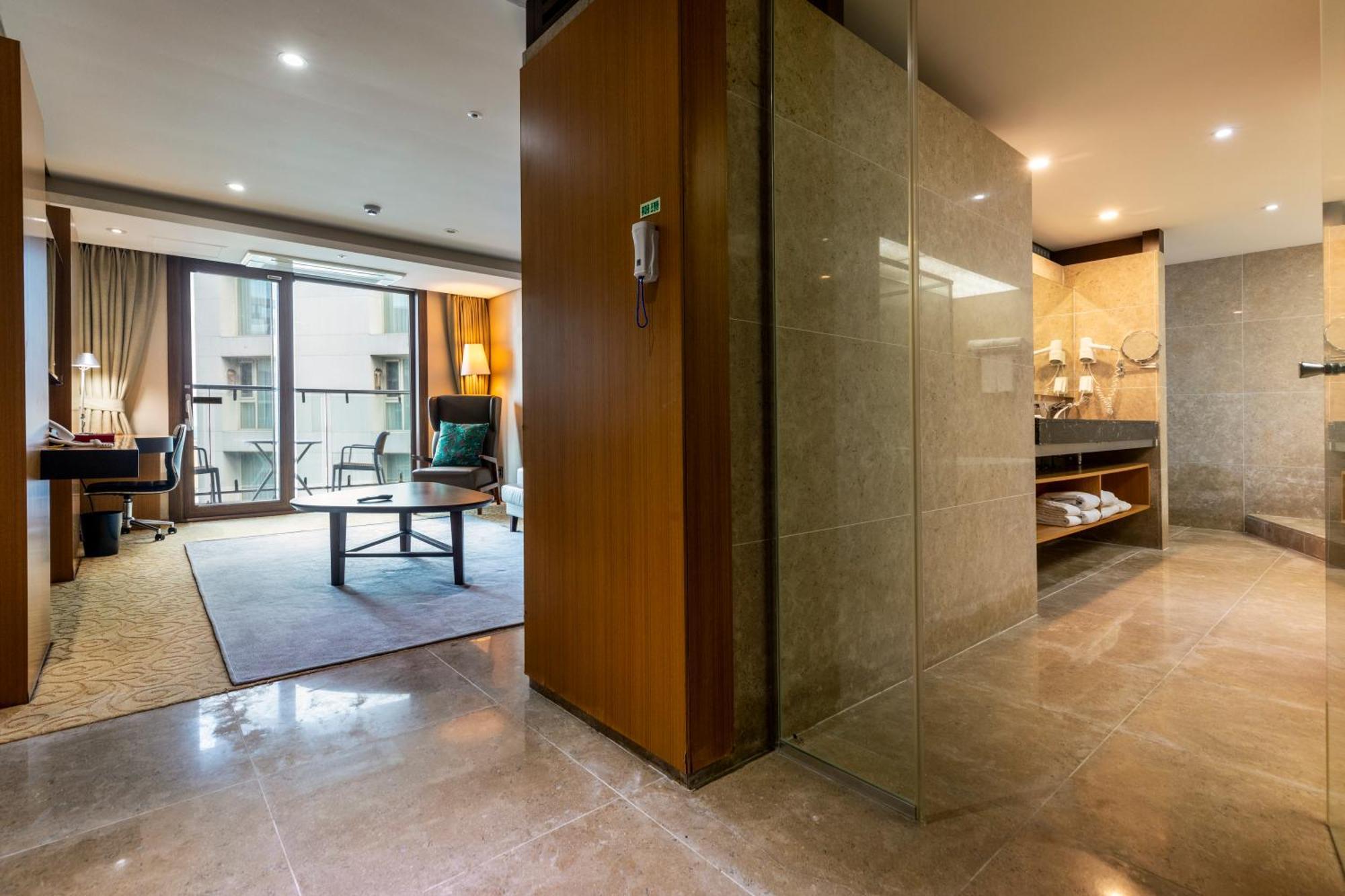 Ramada By Wyndham Jeju Hamdeok Hotel Exterior photo