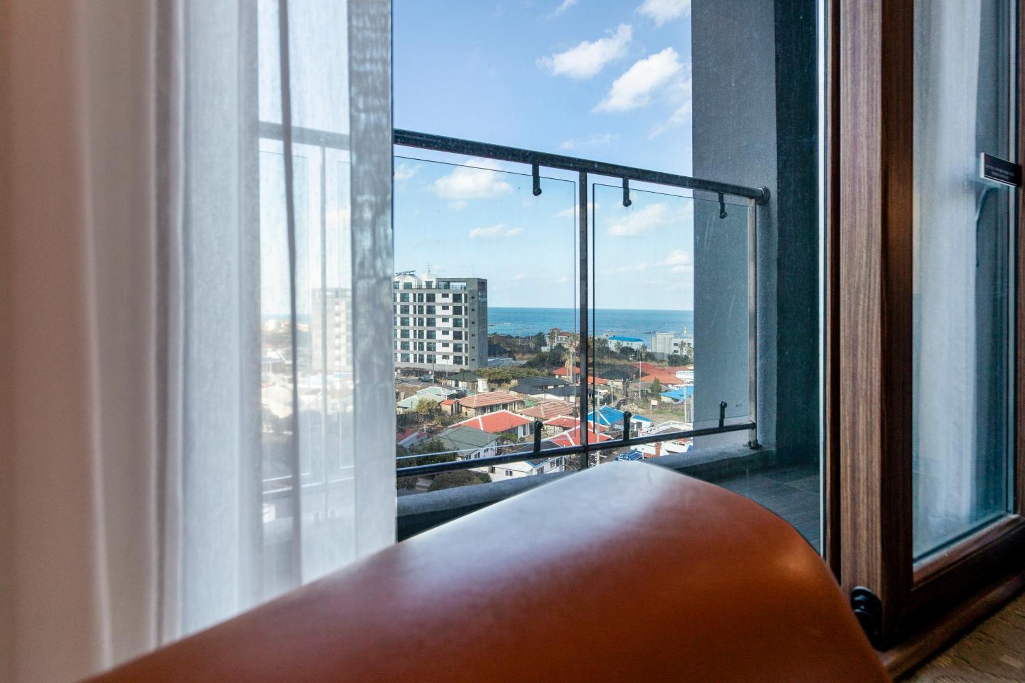 Ramada By Wyndham Jeju Hamdeok Hotel Exterior photo