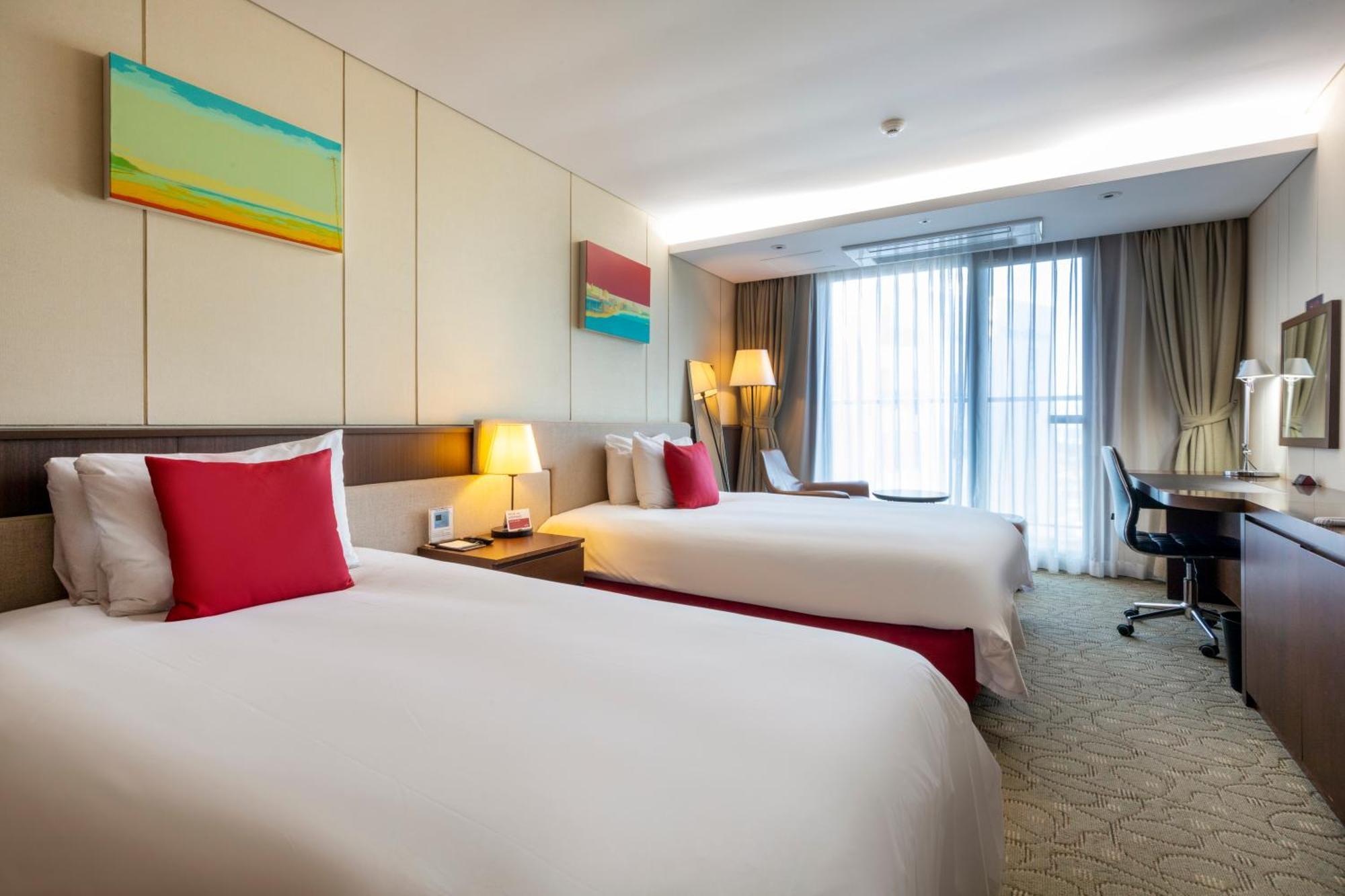 Ramada By Wyndham Jeju Hamdeok Hotel Exterior photo
