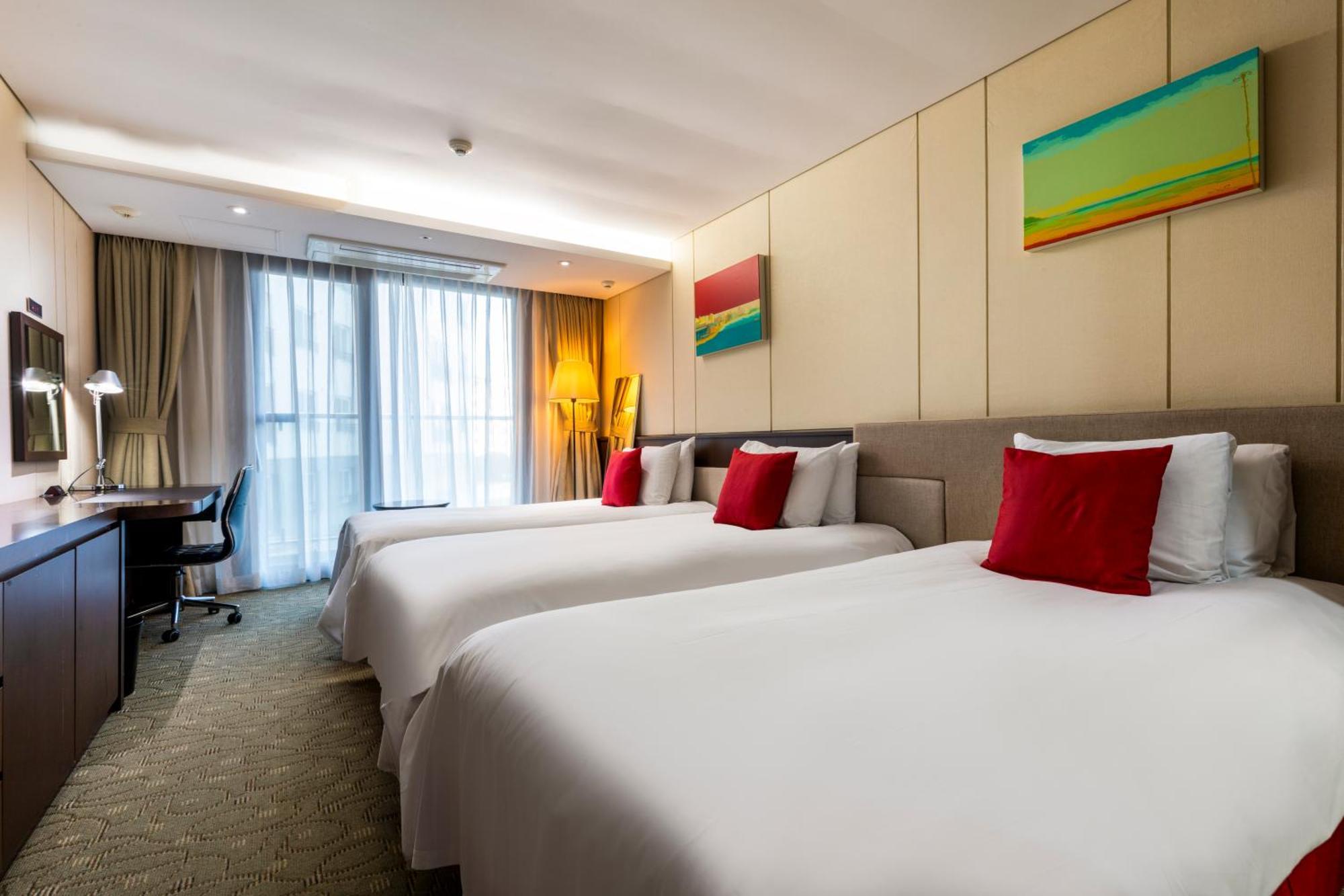 Ramada By Wyndham Jeju Hamdeok Hotel Exterior photo