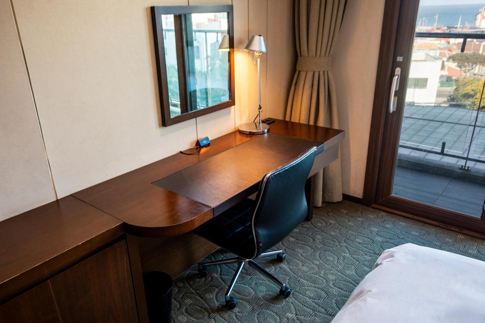 Ramada By Wyndham Jeju Hamdeok Hotel Exterior photo